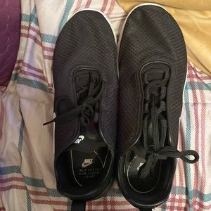 Nike air motion 2- size 10.5